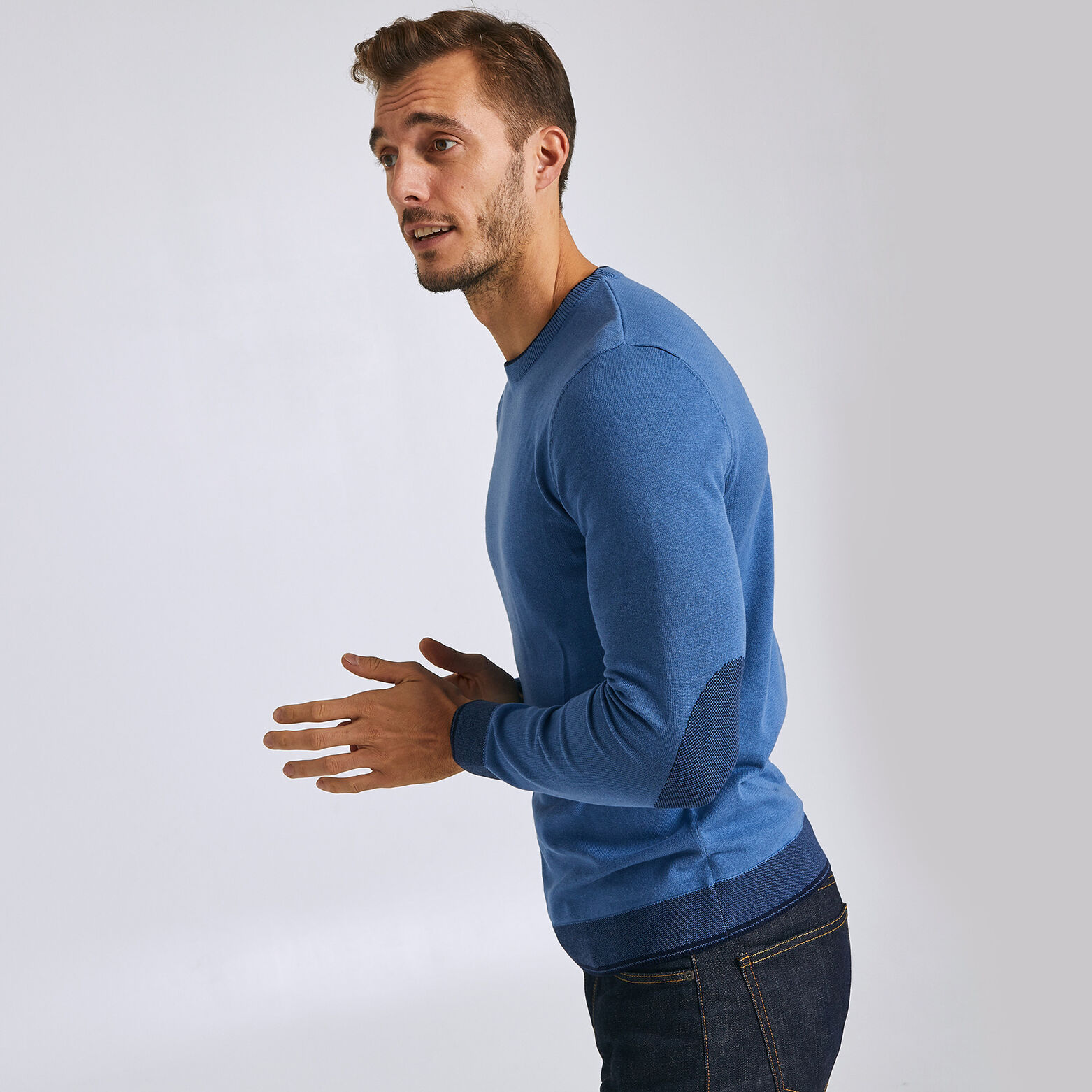 Pull col rond jeu de points