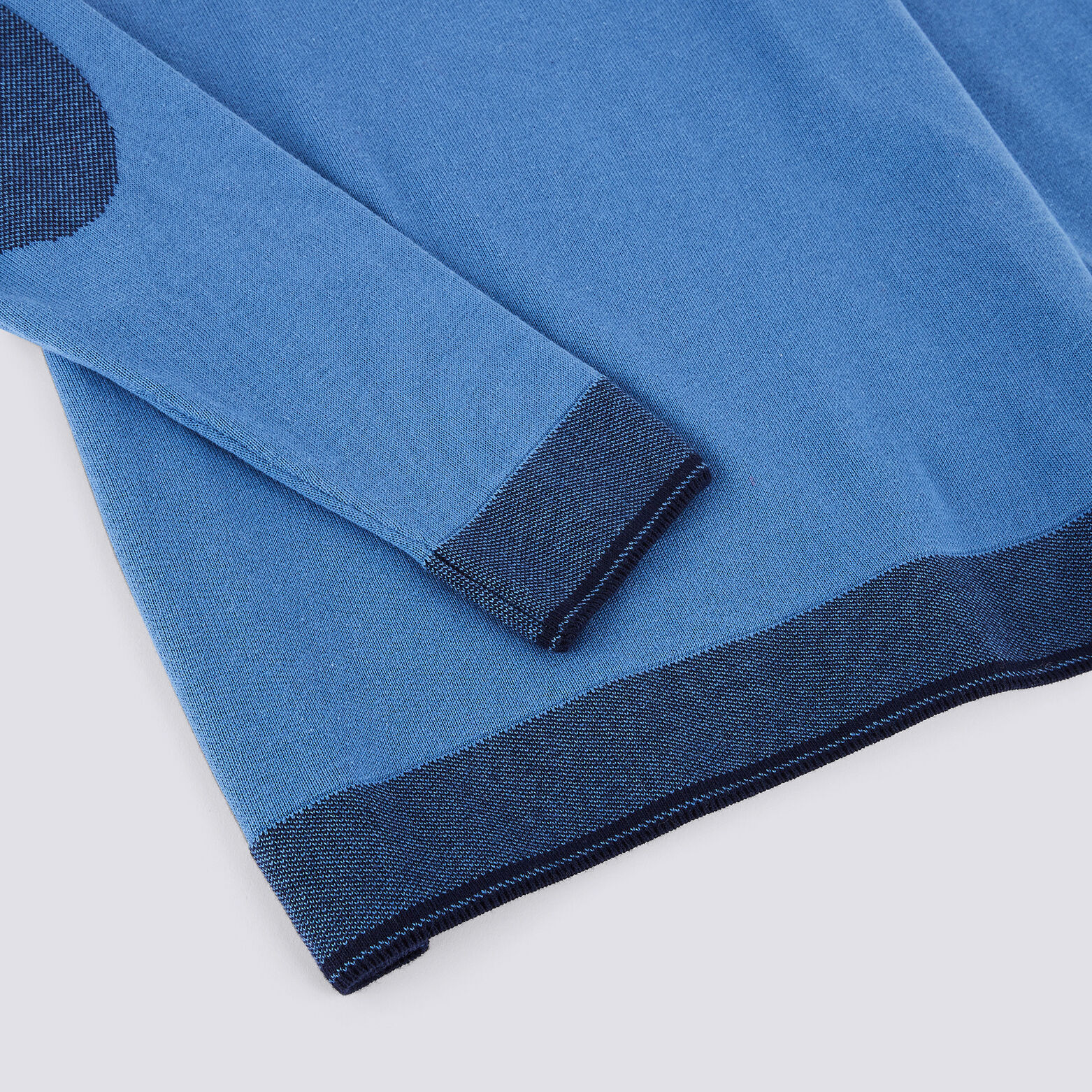 Pull col rond jeu de points