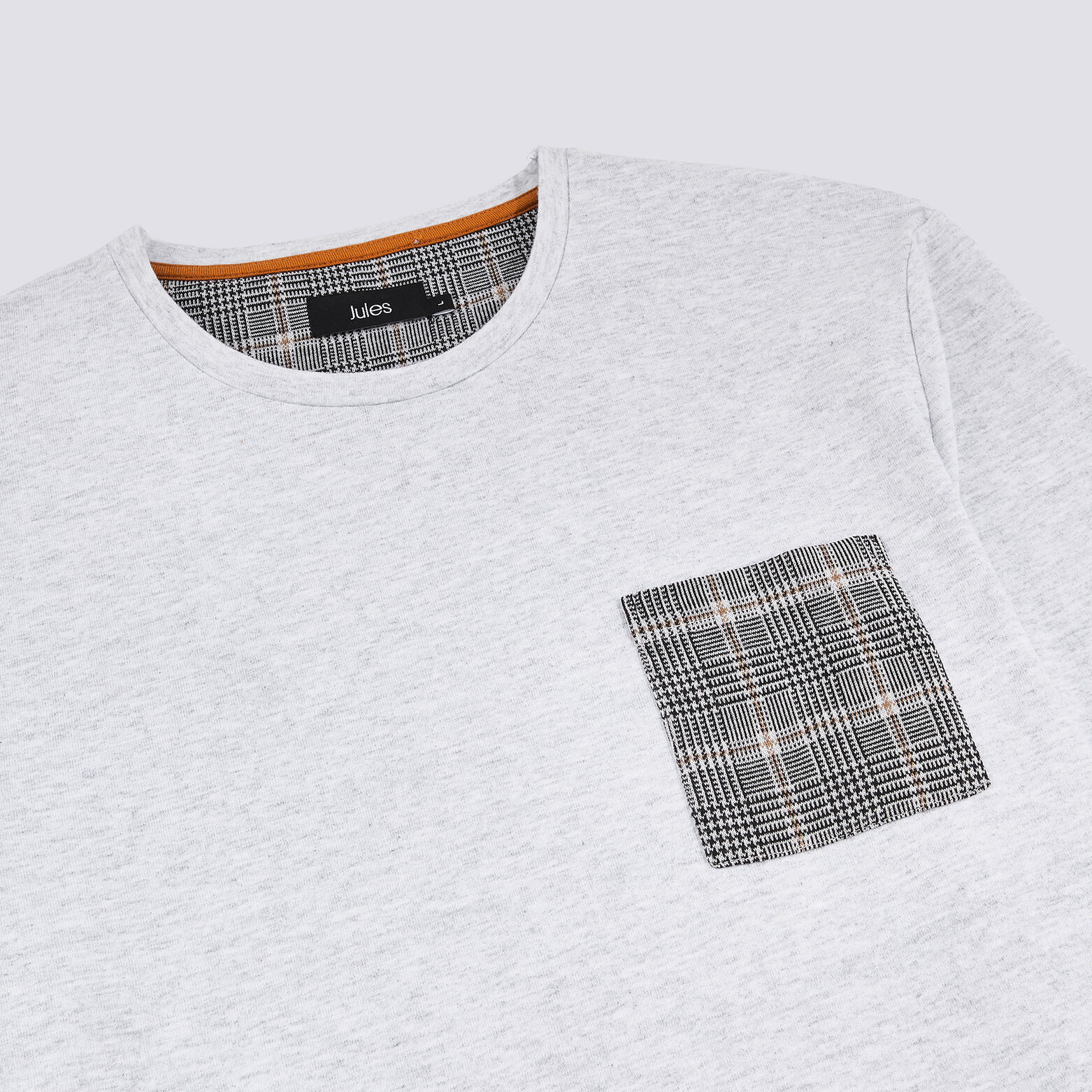 Tee shirt à poche carreaux