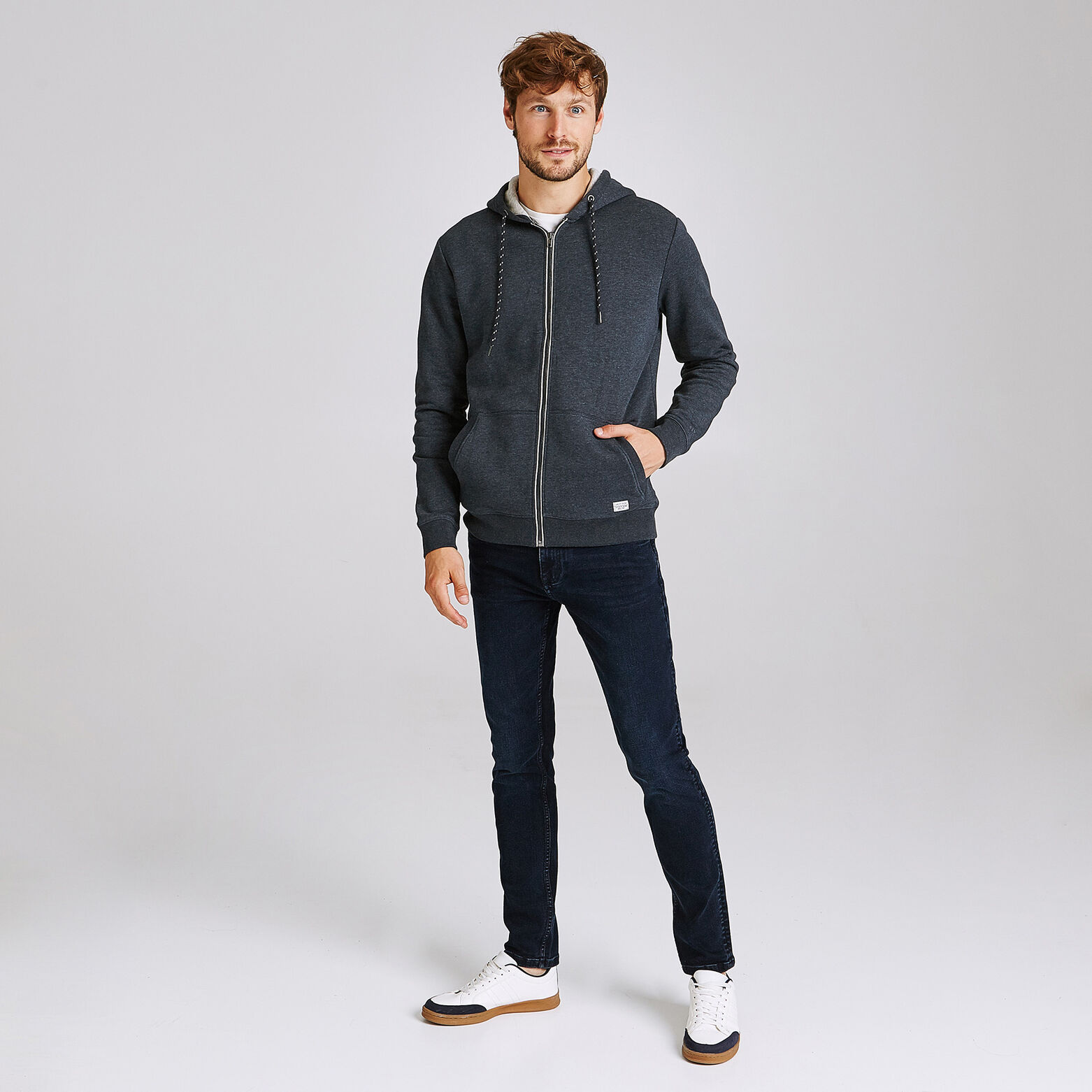 SWEAT ZIPPE CAPUCHE
