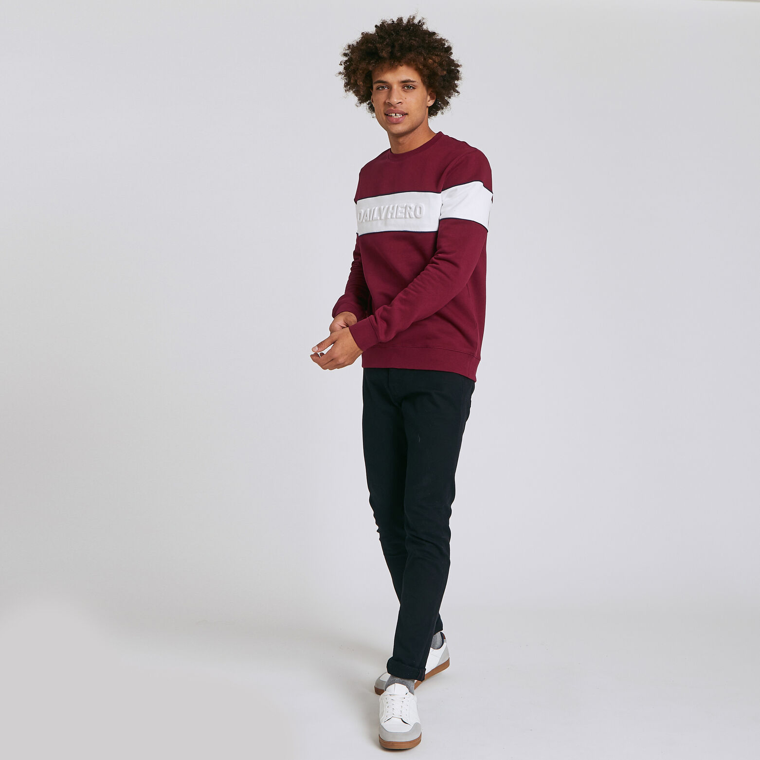 Sweat message brodé relief DAILY HERO