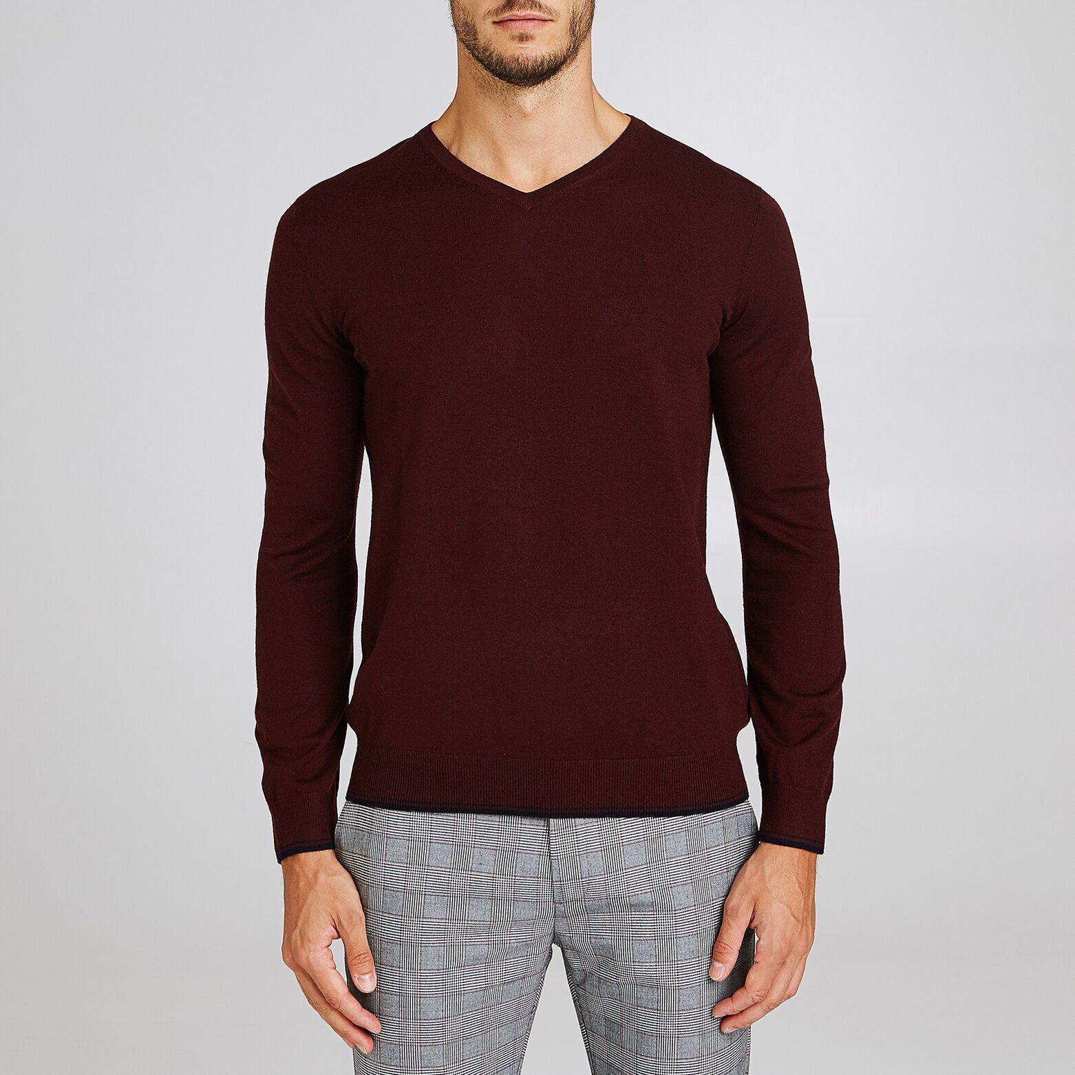 Pull laine mérinos uni col V