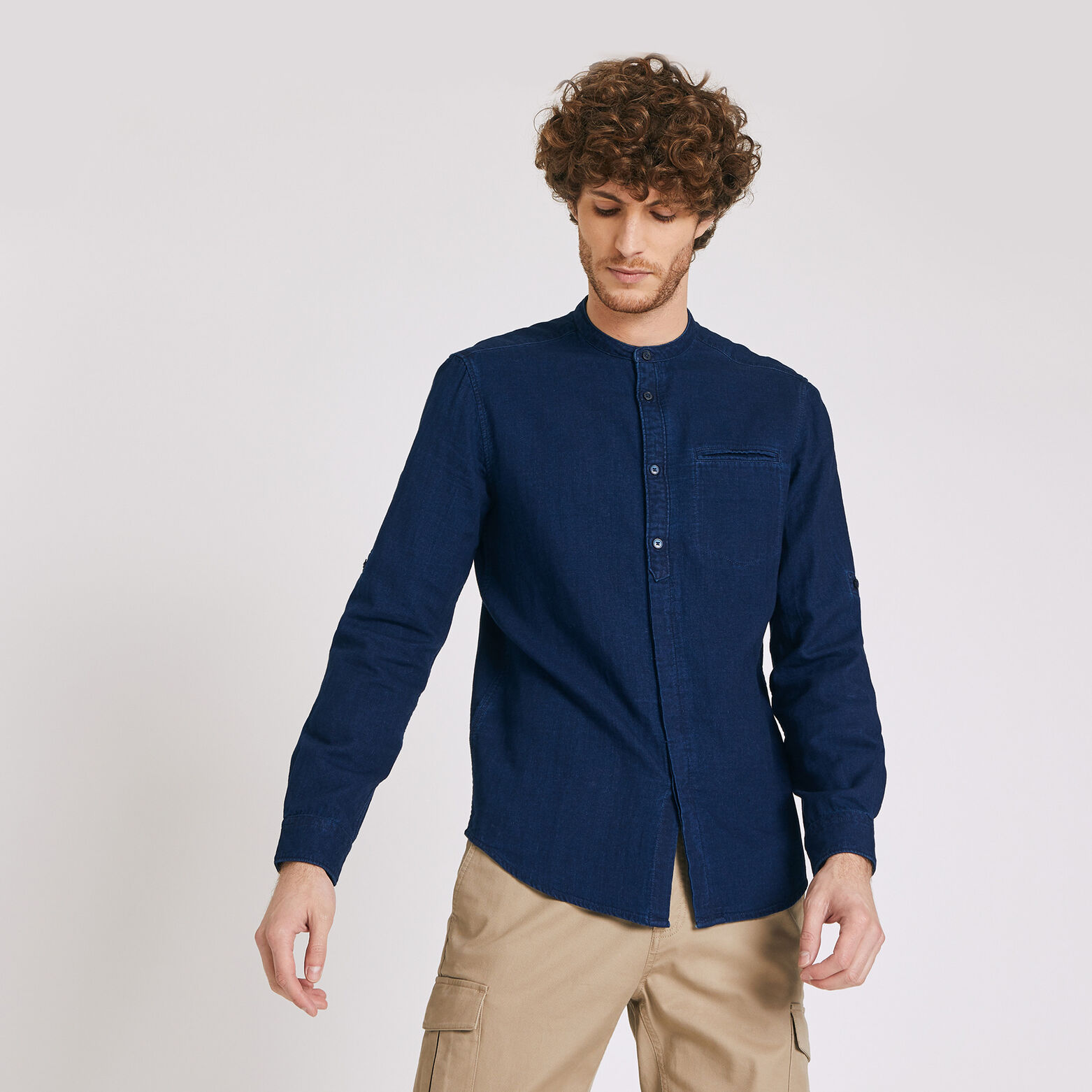 Chemise unie en jean col officier