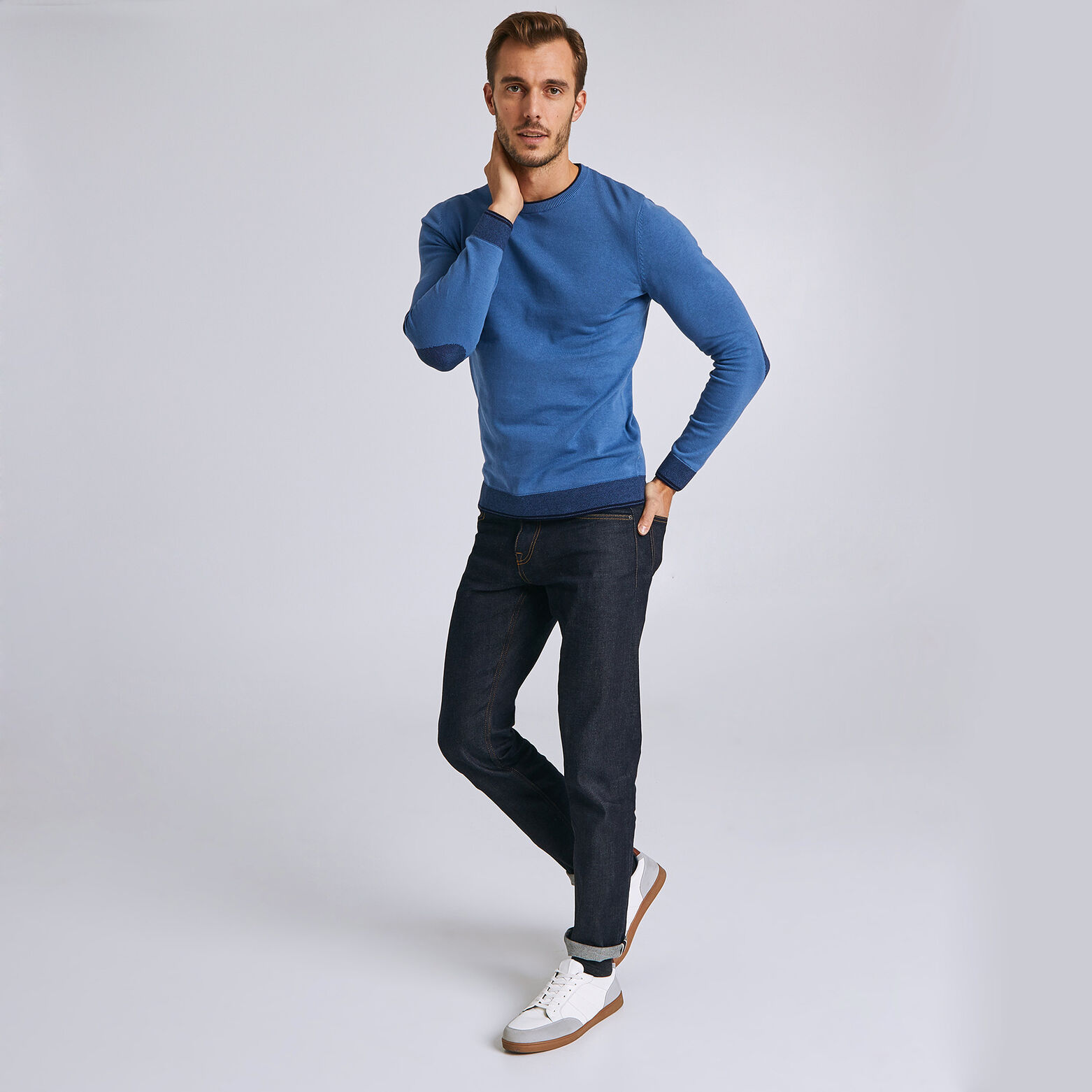 Pull col rond jeu de points