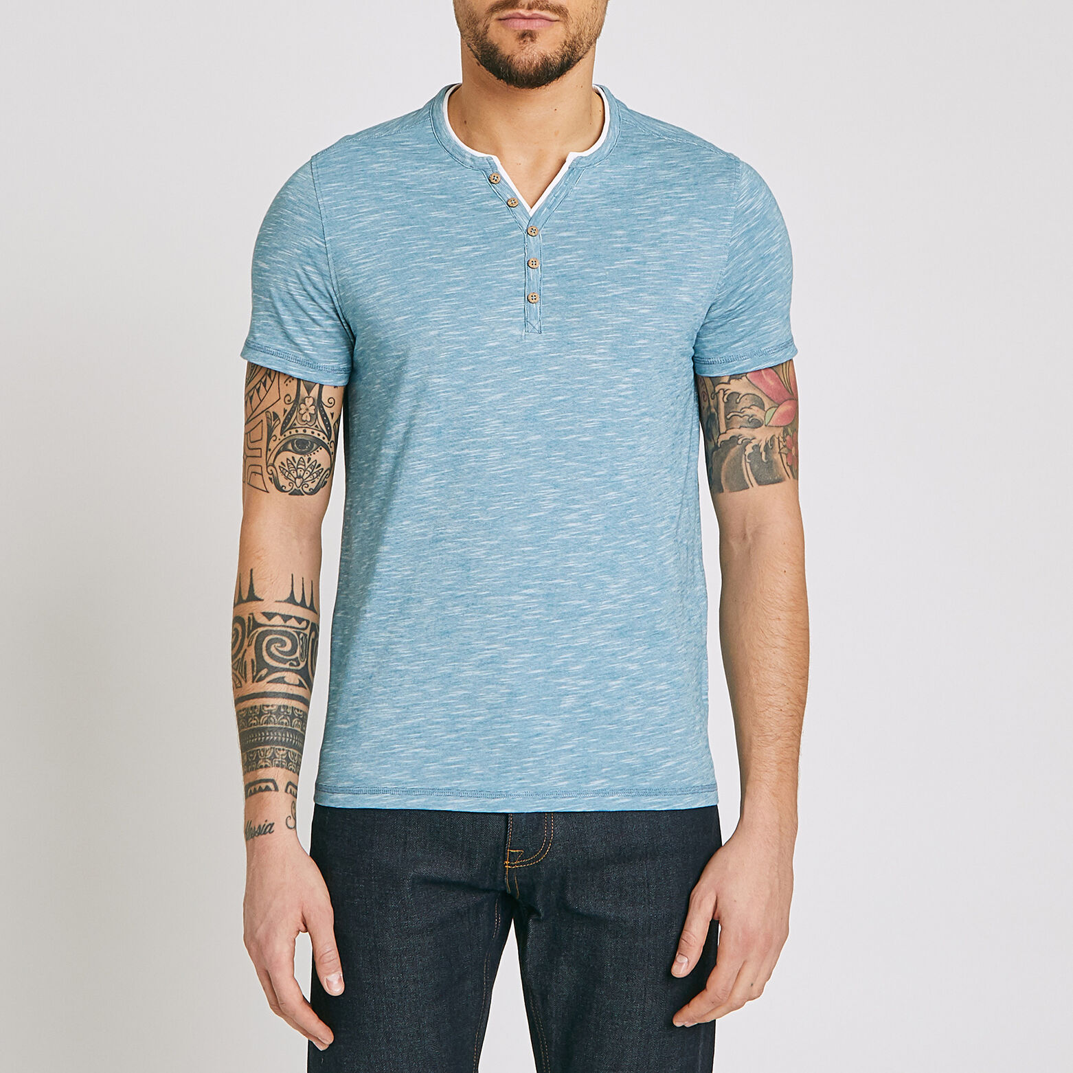 T-shirt col tunisien