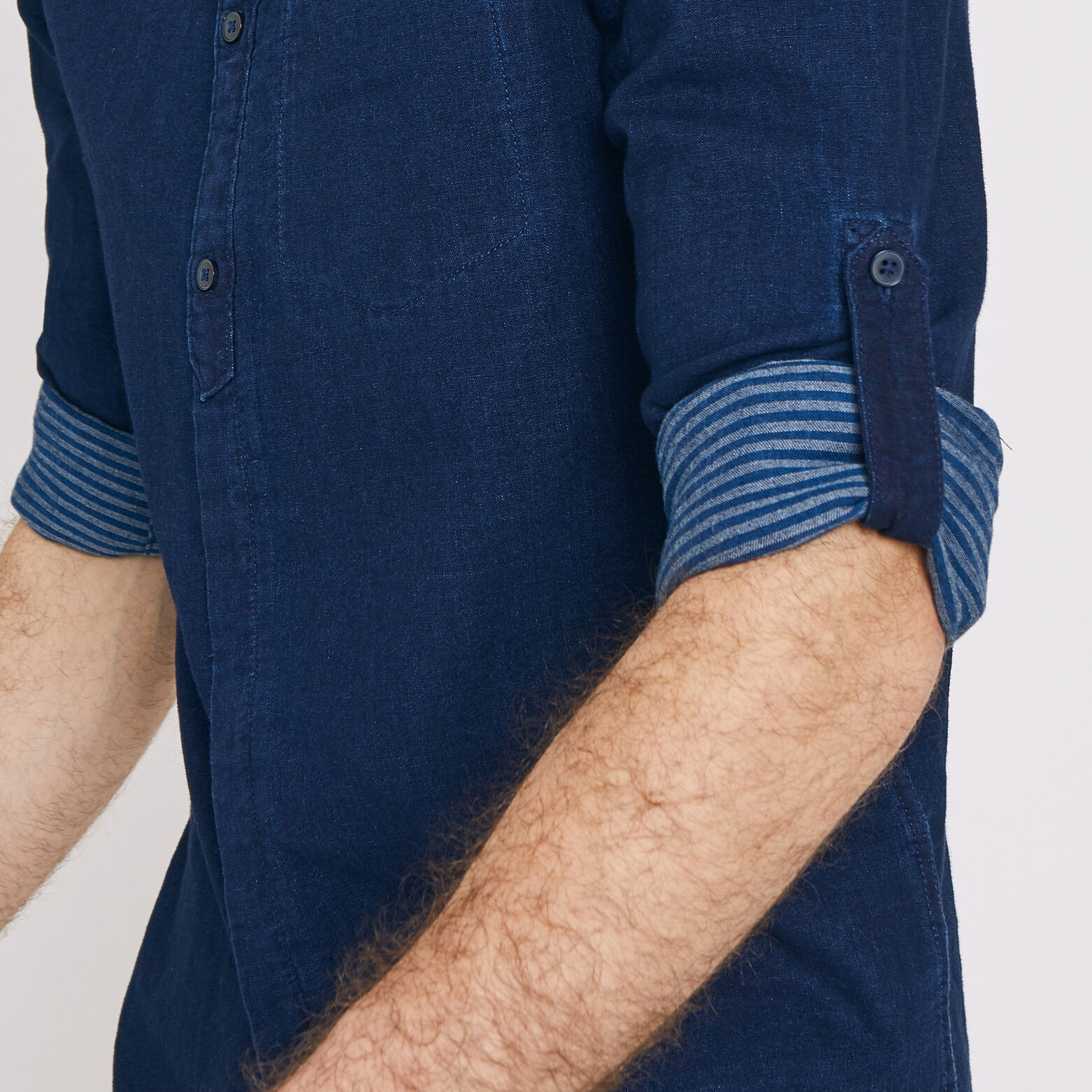 Chemise unie en jean col officier