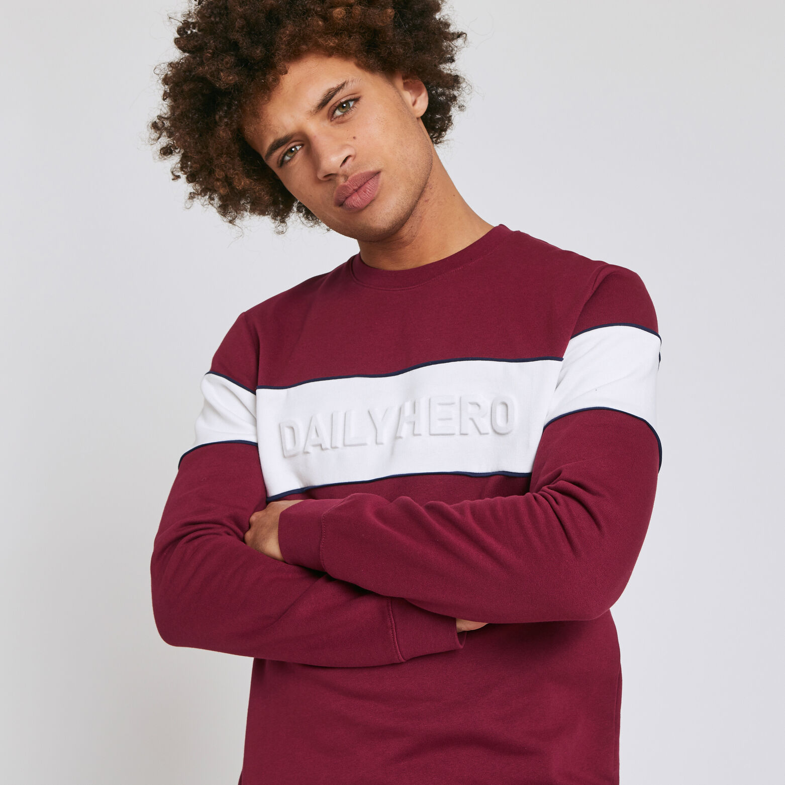 Sweat message brodé relief DAILY HERO