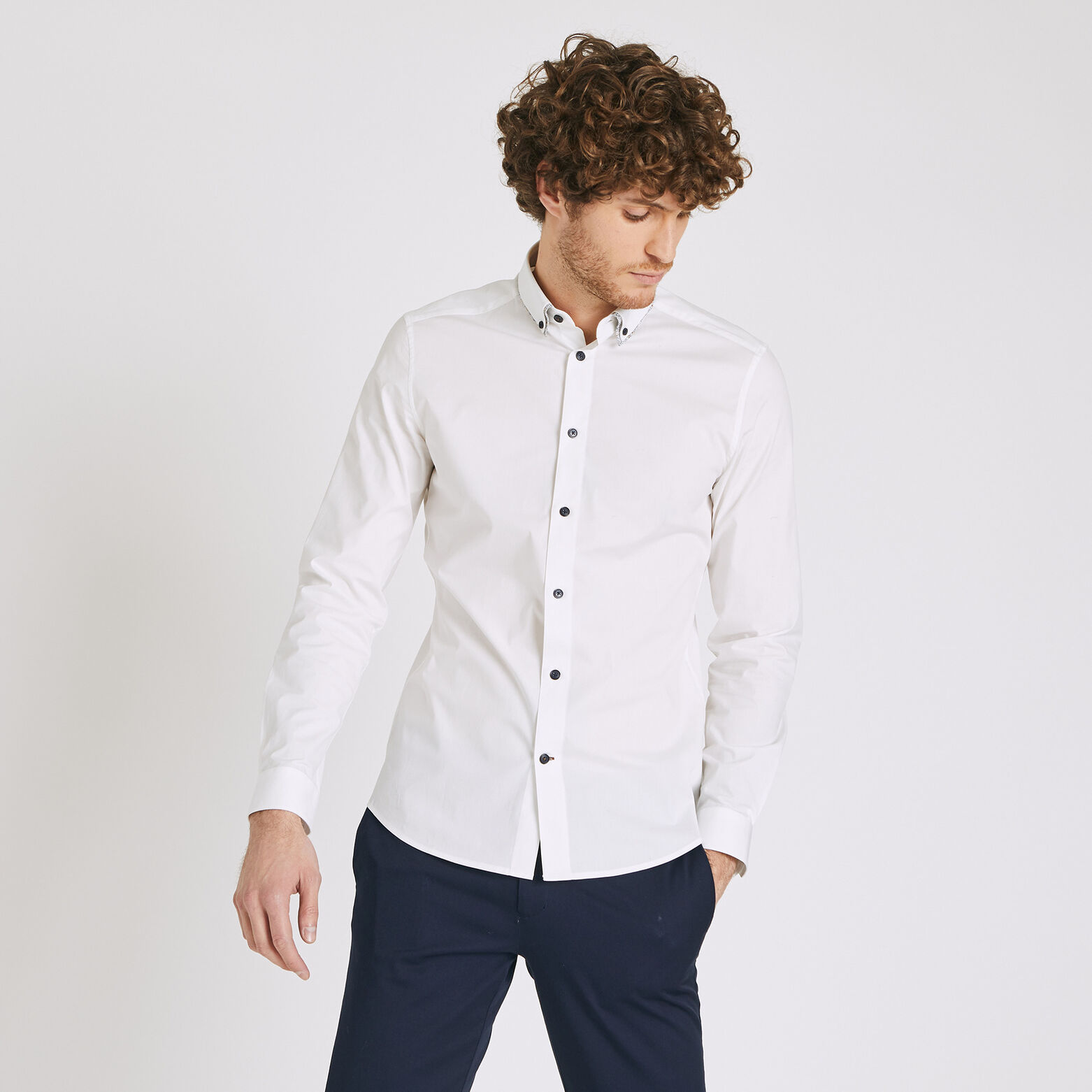 Chemise slim unie à double col