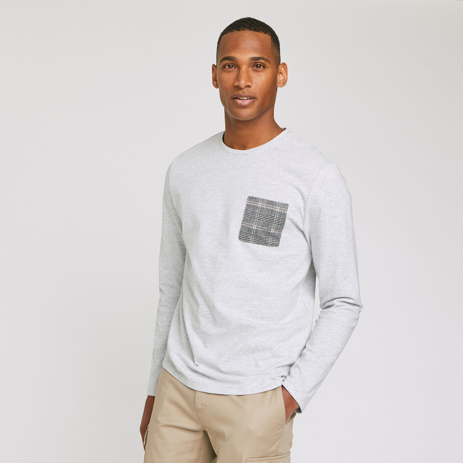 Tee shirt à poche carreaux