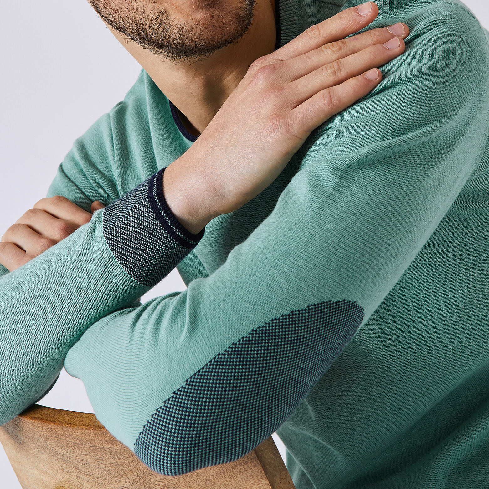 Pull col rond jeu de points