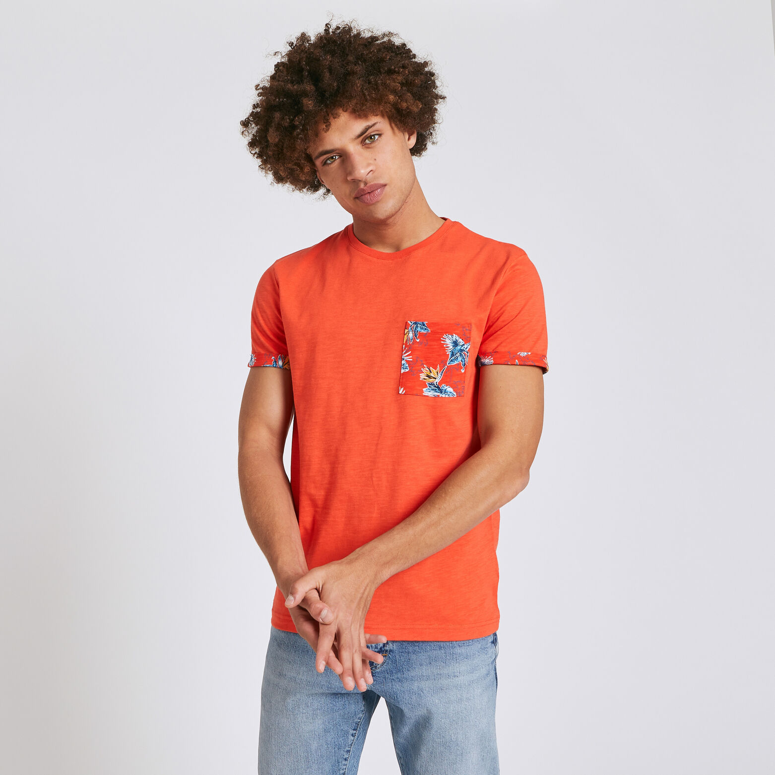 Tee shirt uni manches courtes détail imprimé hibis