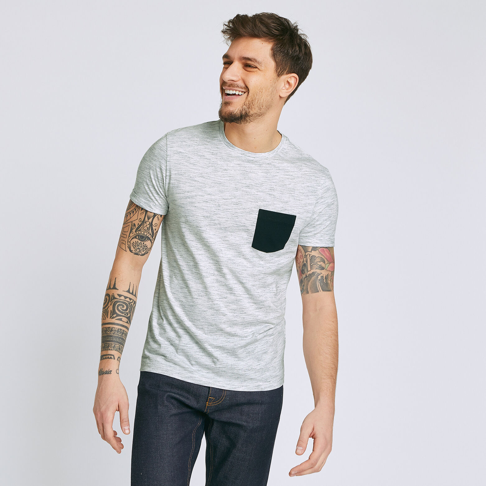 T-shirt matière fantaisie poche contrastée