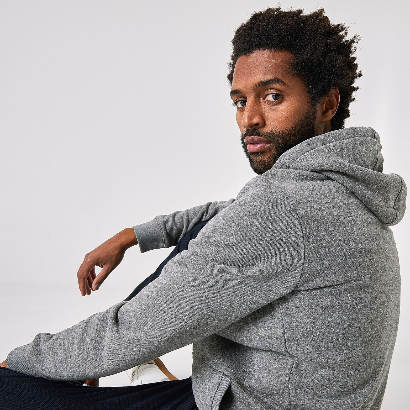SWEAT ZIPPE CAPUCHE