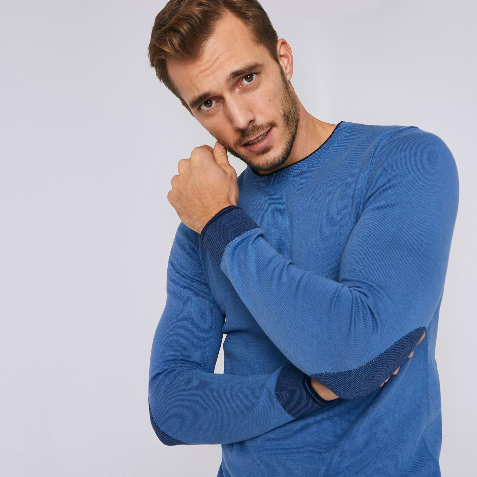 Pull col rond jeu de points