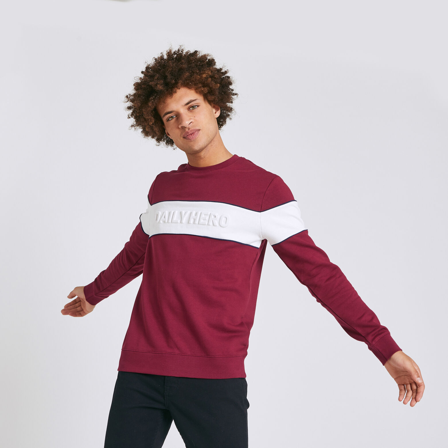 Sweat message brodé relief DAILY HERO