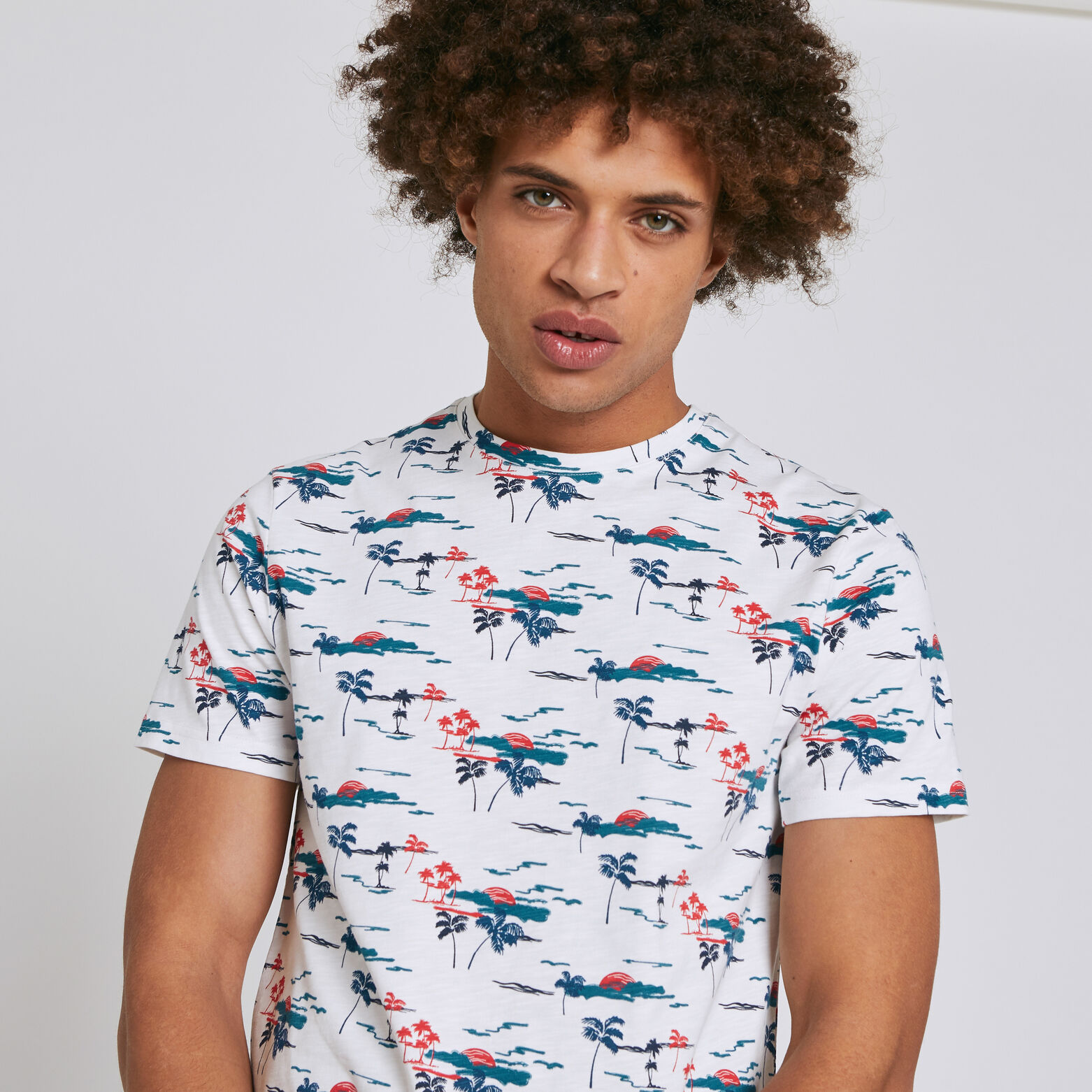 Tee shirt manches courtes imprimé all-over palmier