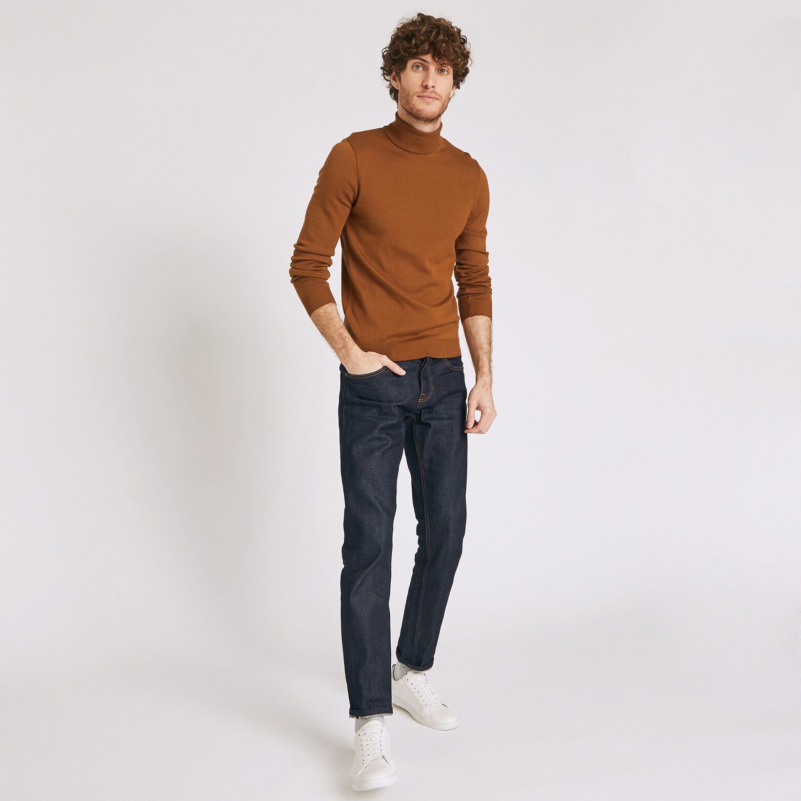 Pull col roulé uni