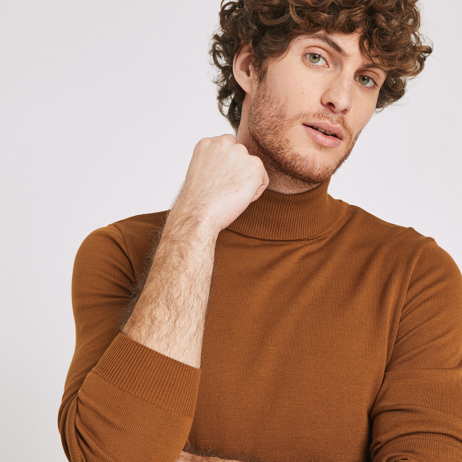 Pull col roulé uni