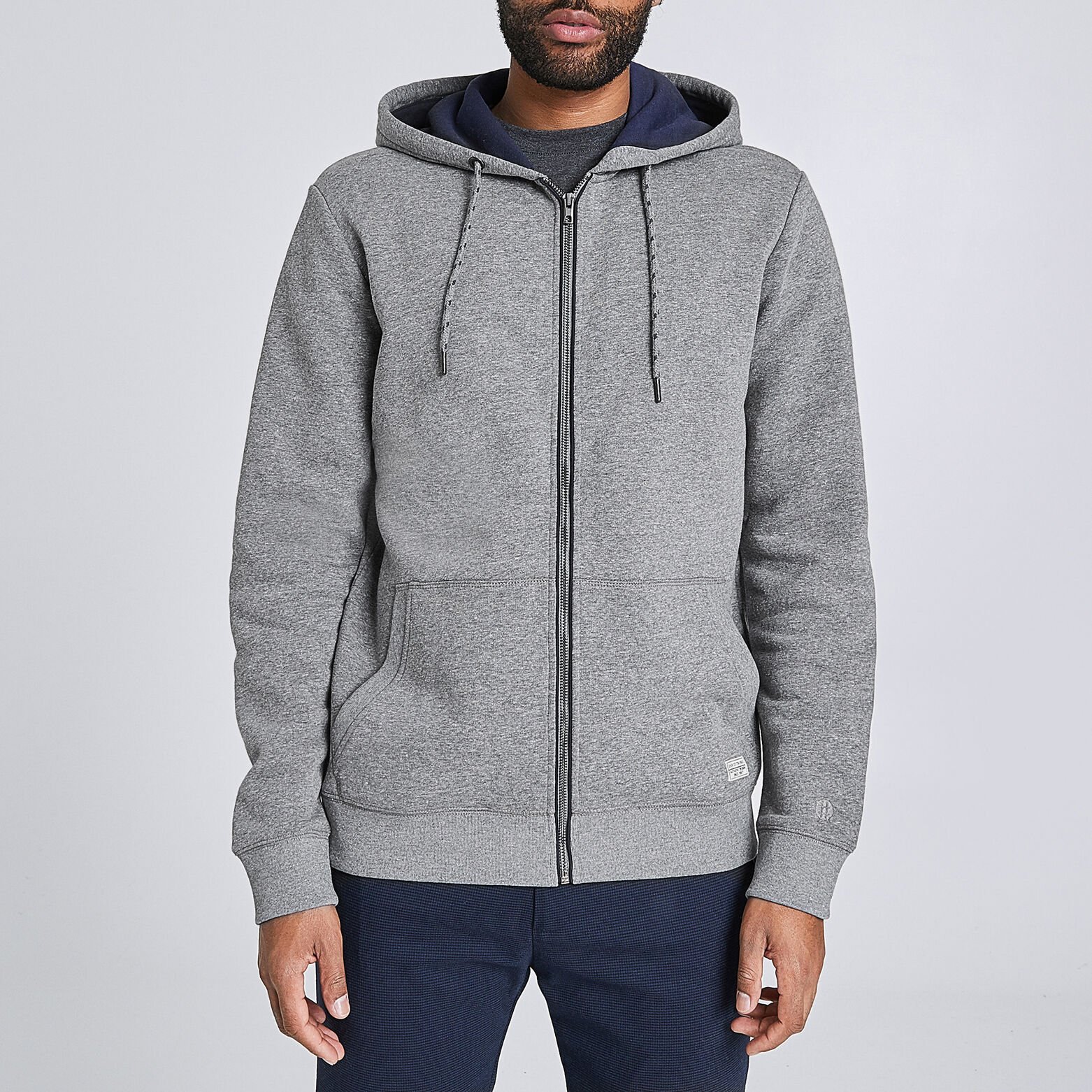 SWEAT ZIPPE CAPUCHE
