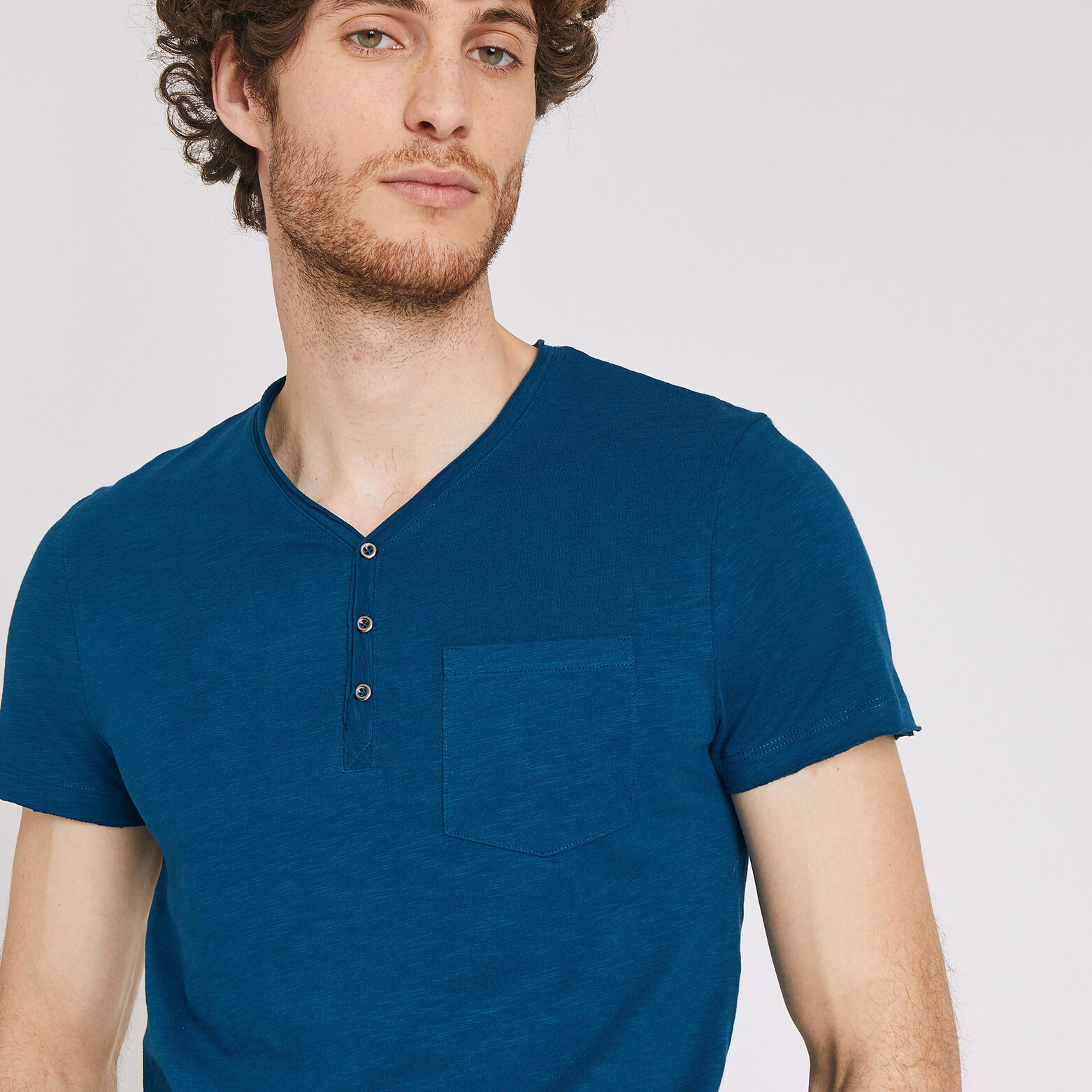 T-shirt col tunisien roulotté