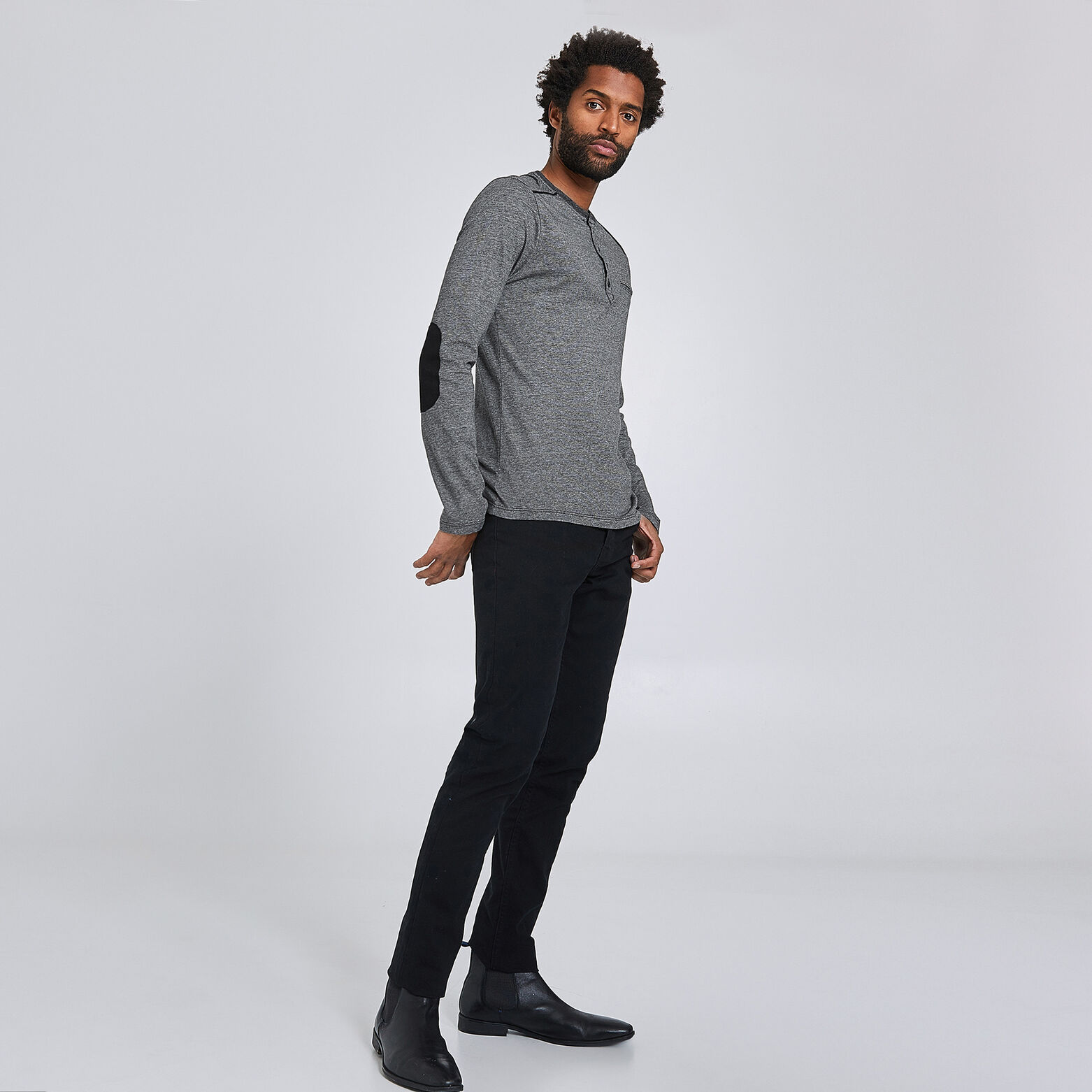 Tee-shirt col tunisien