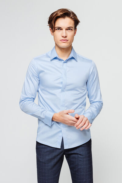 Chemise slim en satin boutonnage caché