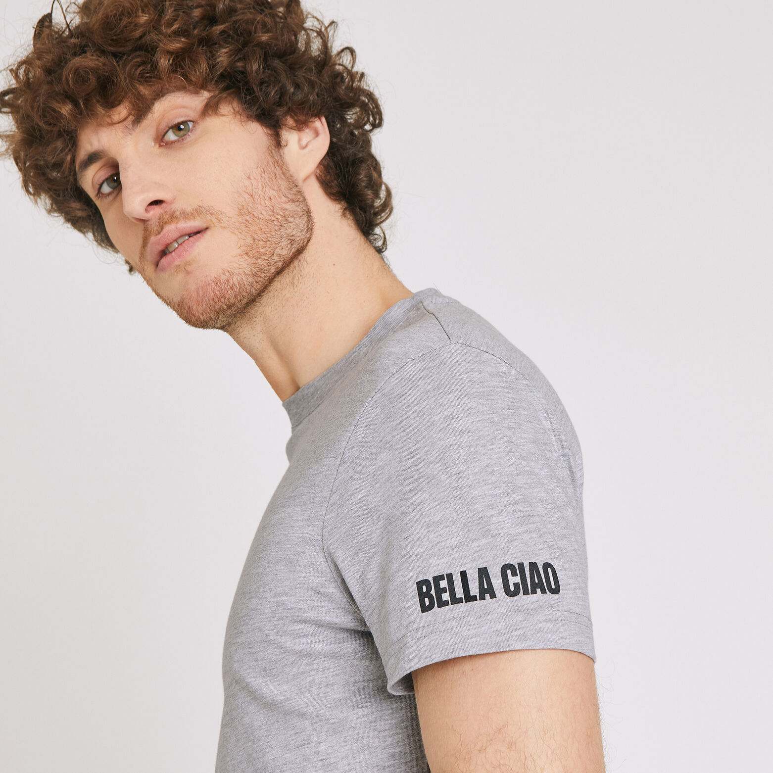 Tshirt gris NETFLIX chiné imprimé noms personnages
