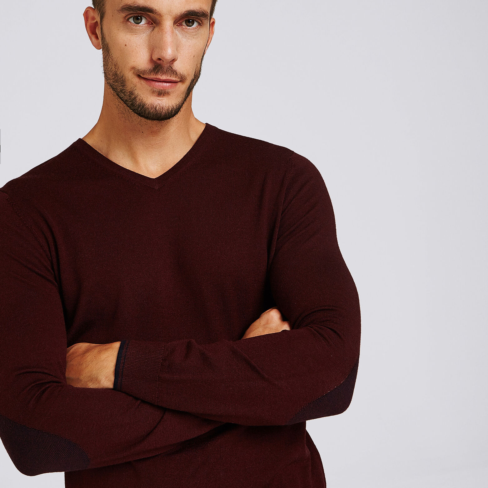 Pull laine mérinos uni col V