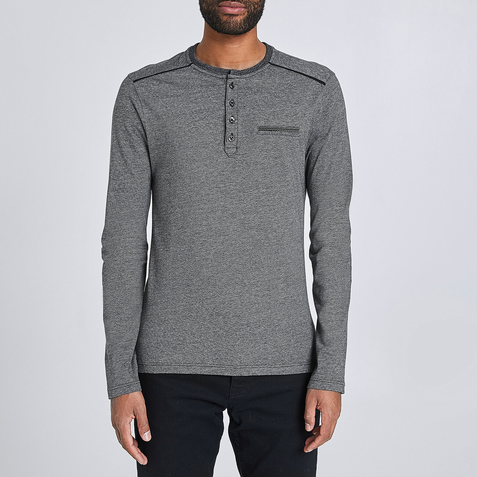 Tee-shirt col tunisien
